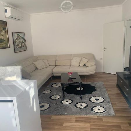 Flat In Berat'S Center Appartement Buitenkant foto
