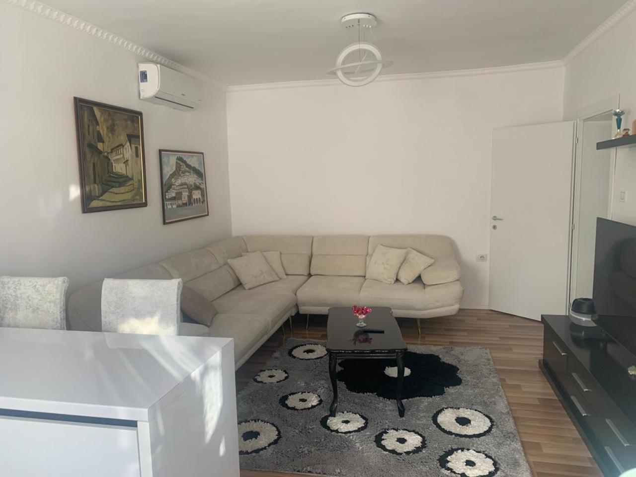 Flat In Berat'S Center Appartement Buitenkant foto