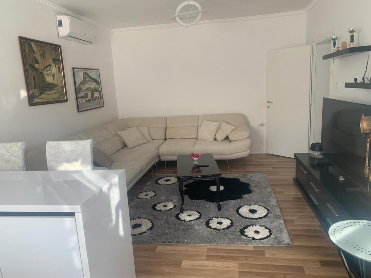 Flat In Berat'S Center Appartement Buitenkant foto