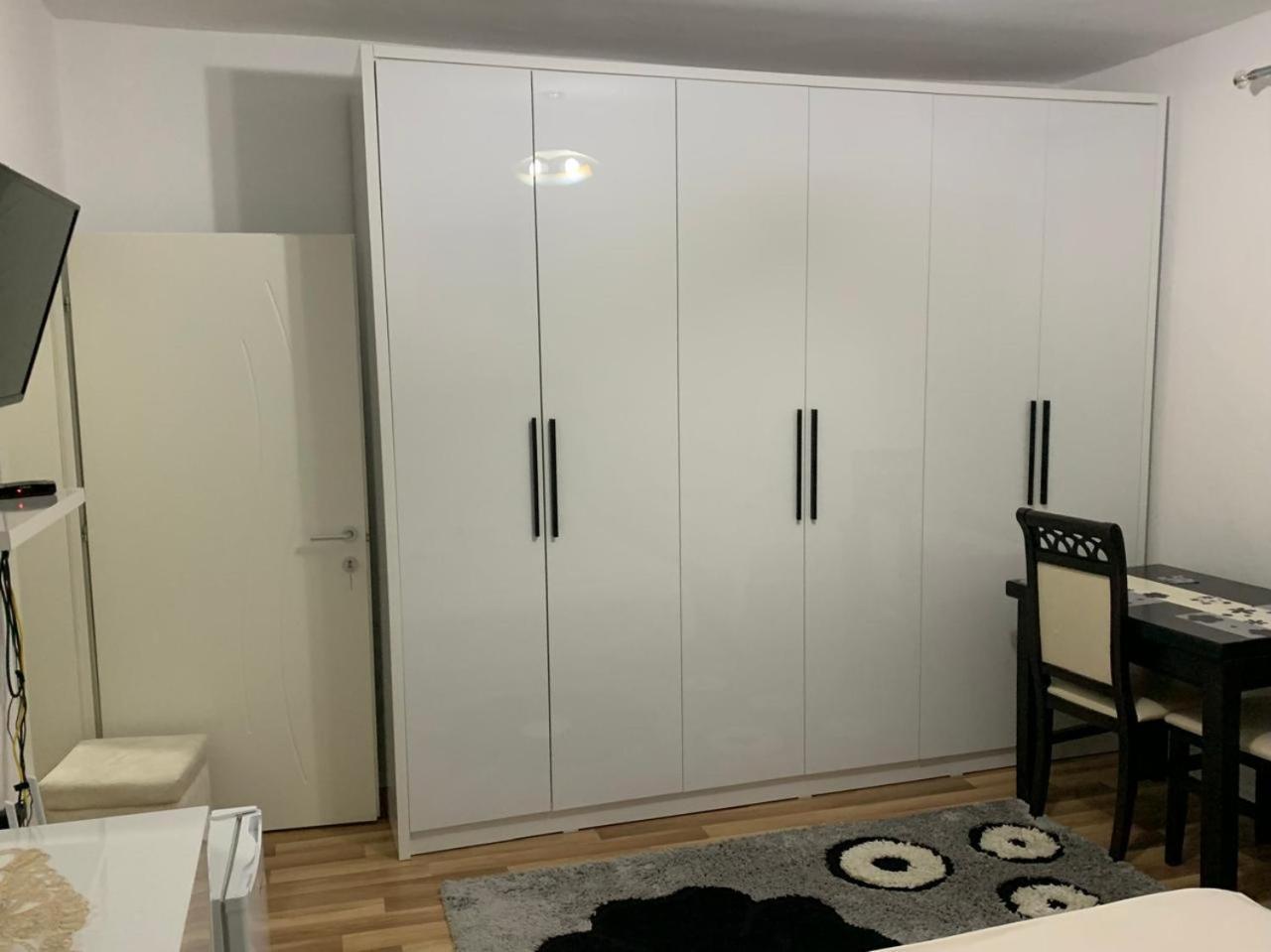 Flat In Berat'S Center Appartement Buitenkant foto