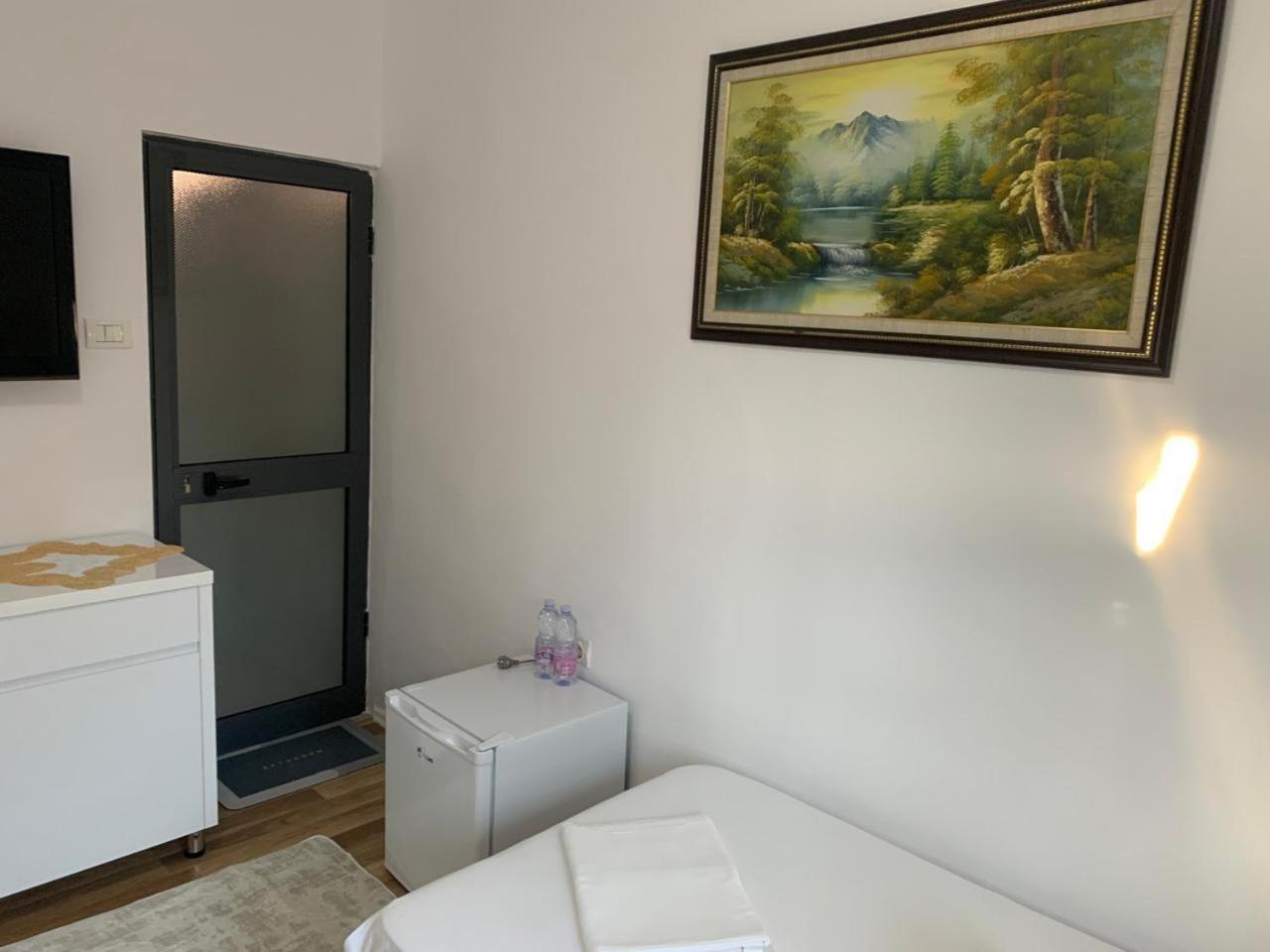 Flat In Berat'S Center Appartement Buitenkant foto