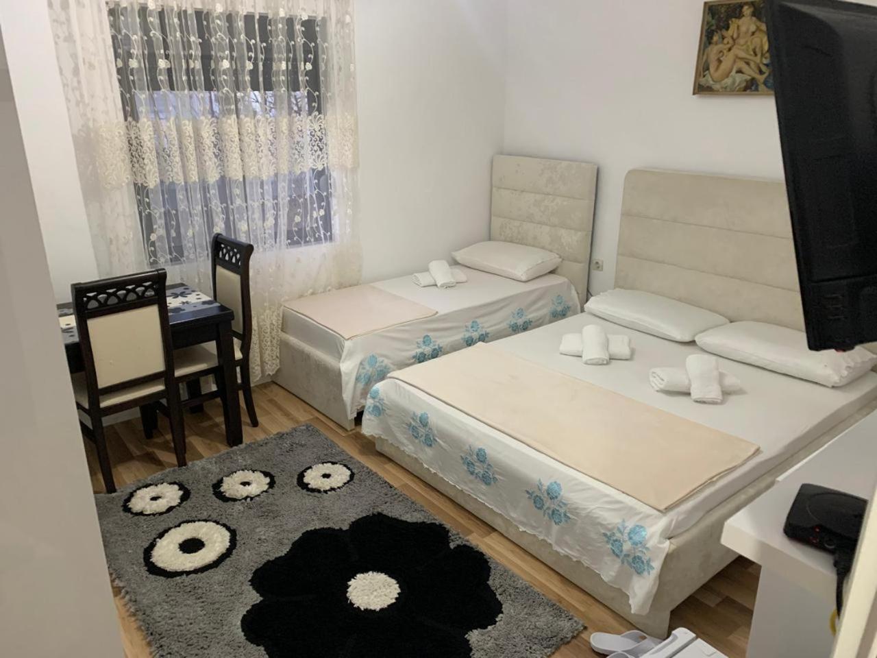 Flat In Berat'S Center Appartement Buitenkant foto