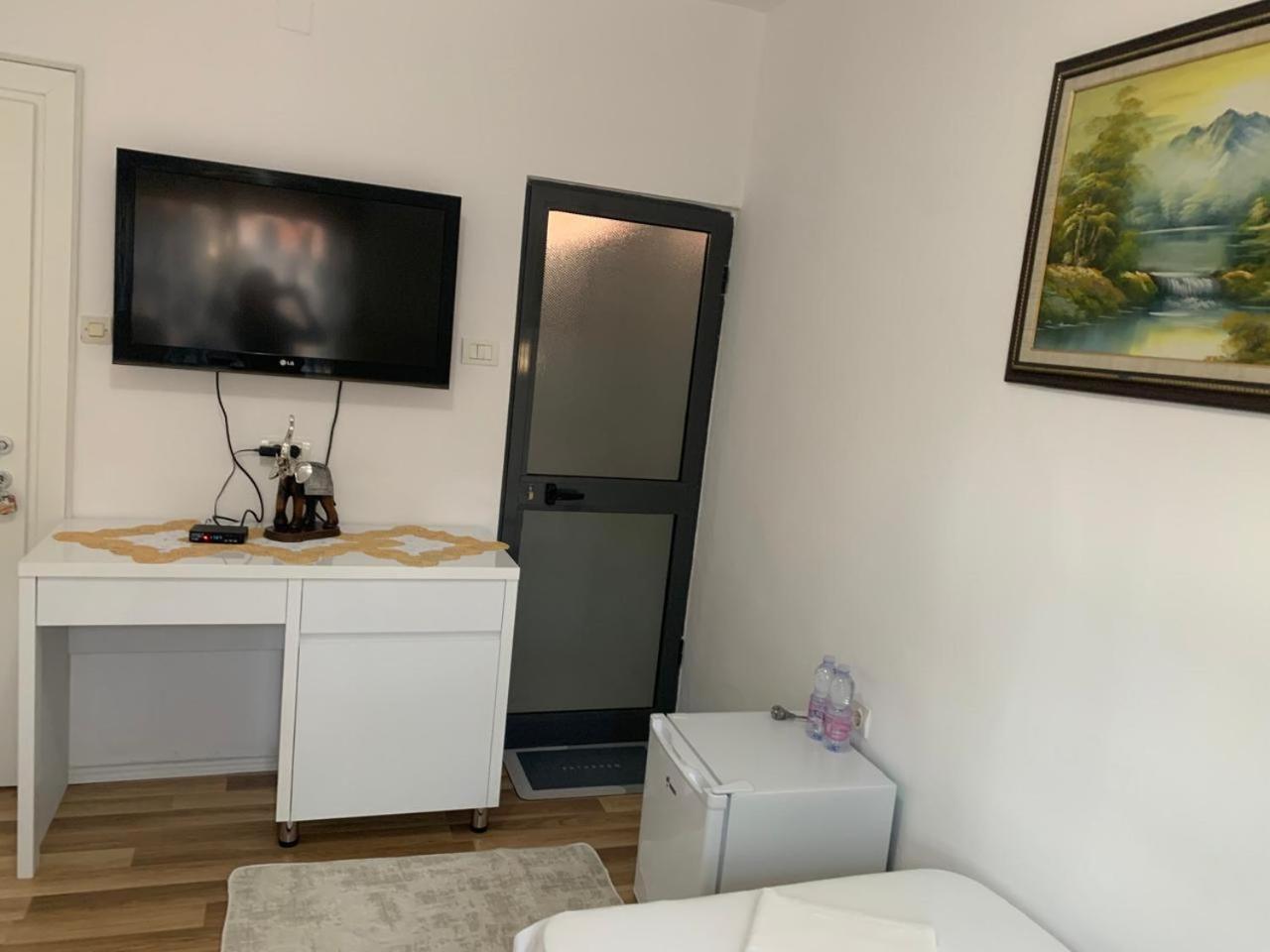 Flat In Berat'S Center Appartement Buitenkant foto