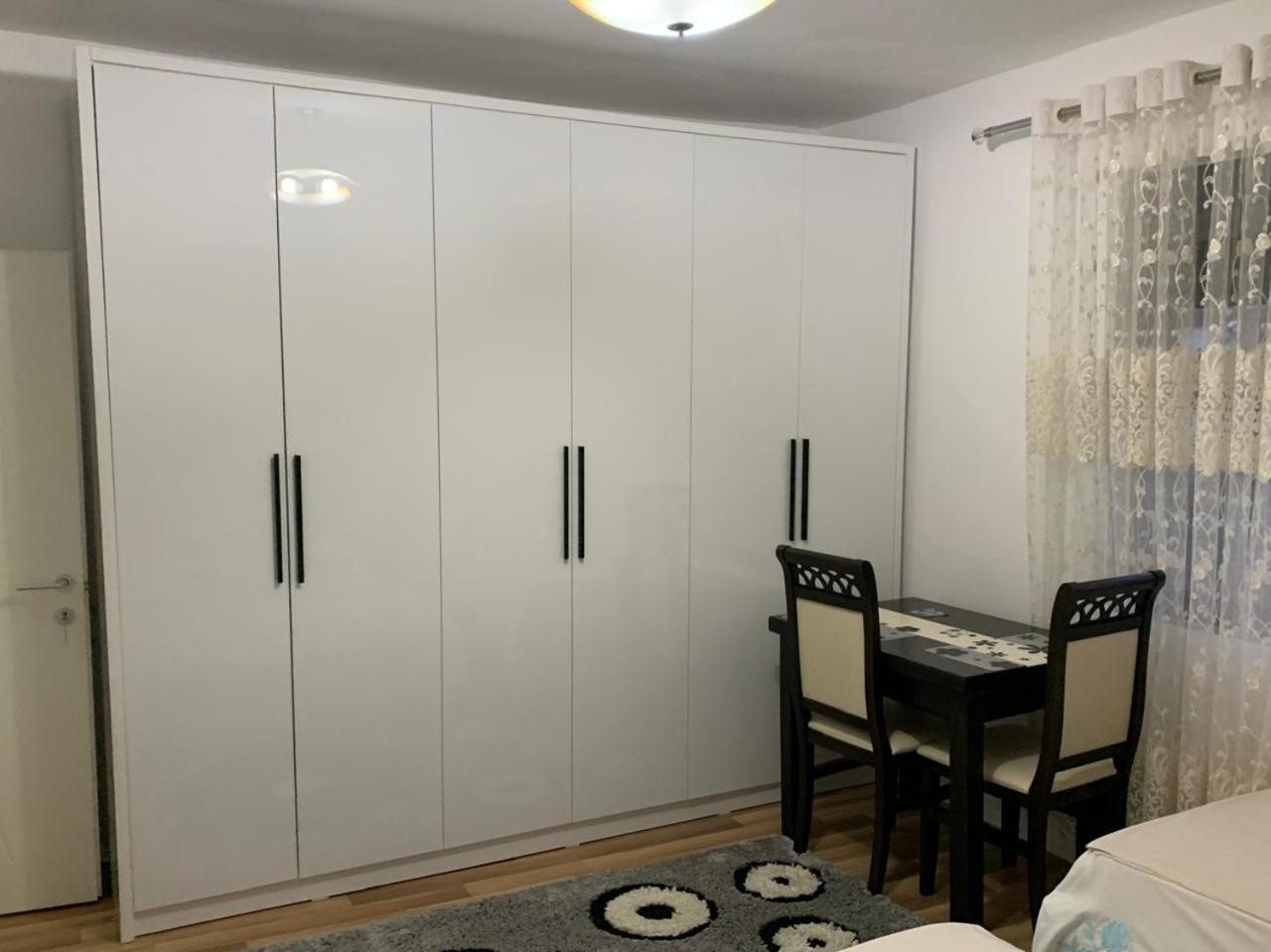 Flat In Berat'S Center Appartement Buitenkant foto