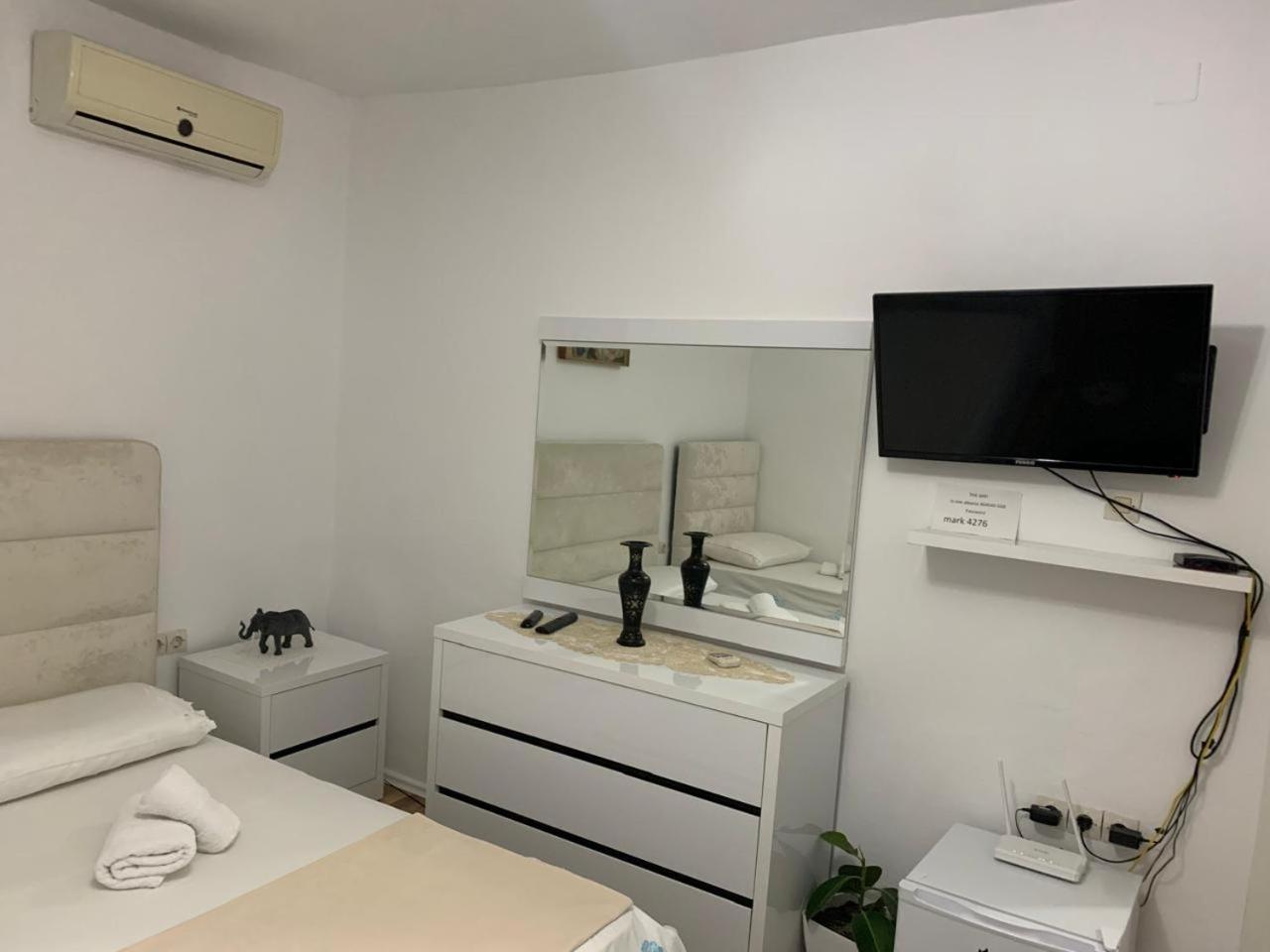 Flat In Berat'S Center Appartement Buitenkant foto