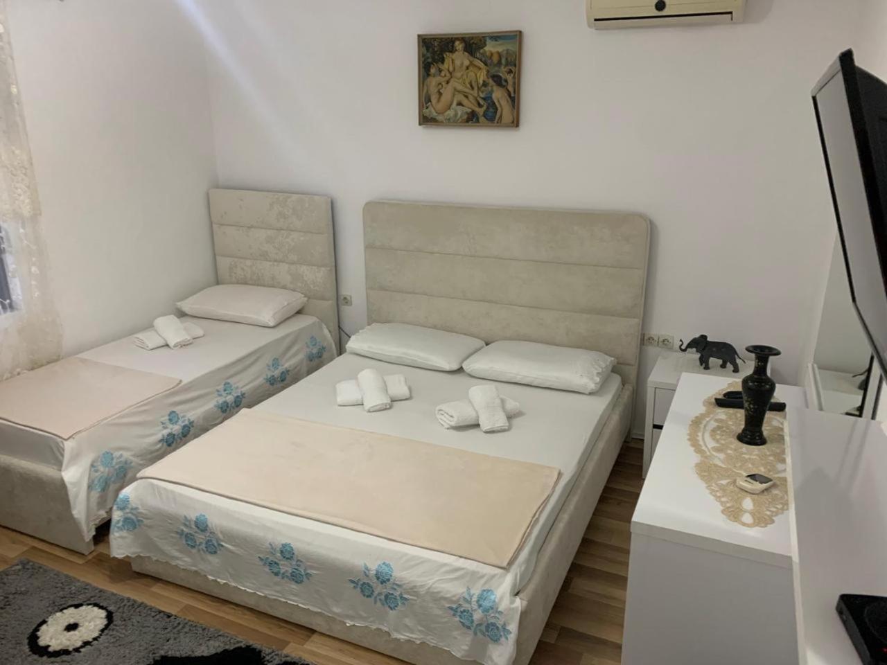 Flat In Berat'S Center Appartement Buitenkant foto