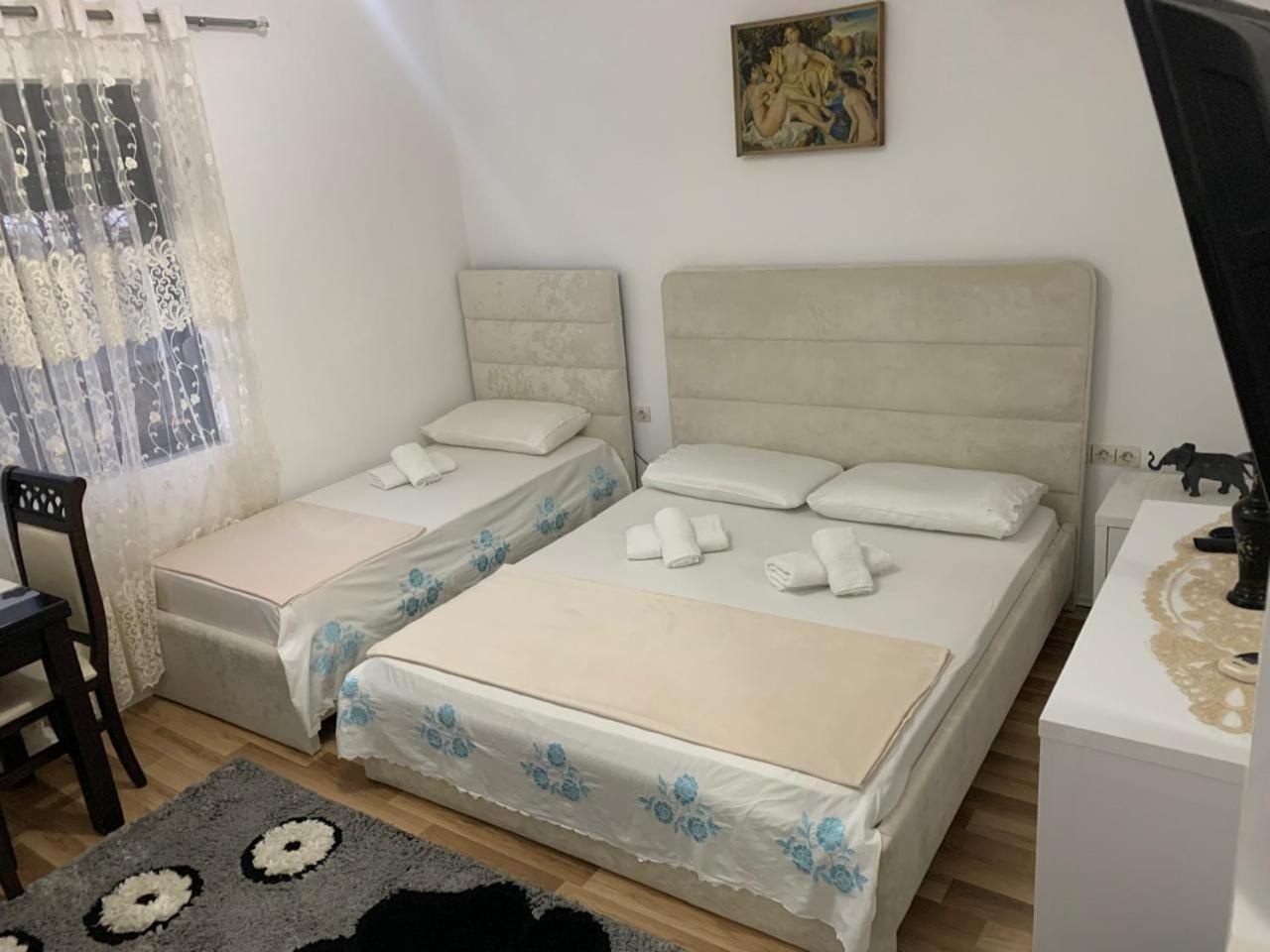 Flat In Berat'S Center Appartement Buitenkant foto