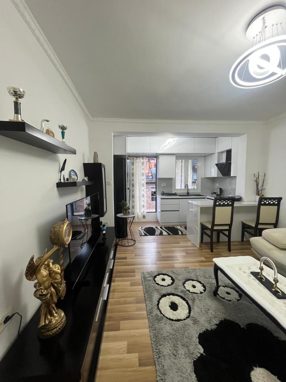 Flat In Berat'S Center Appartement Buitenkant foto