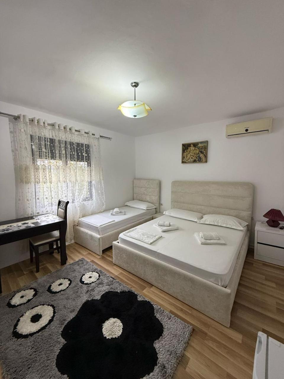 Flat In Berat'S Center Appartement Buitenkant foto